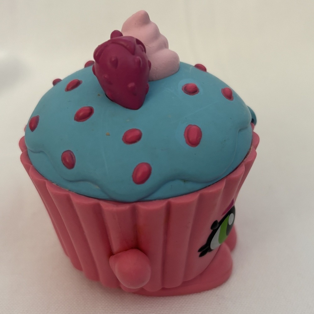 Funko Shopkins Cupcake Chic Vinyl Collectible-Pink/Blue  Party - Picture 2 of 5